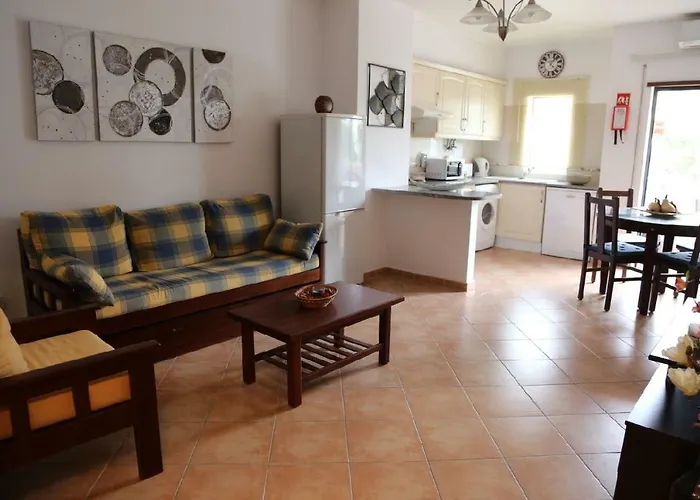 Praia Da Rocha, Algarve Sunny Apartment