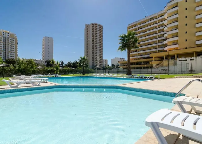 Praia Da Rocha, Algarve Sunny Apartment